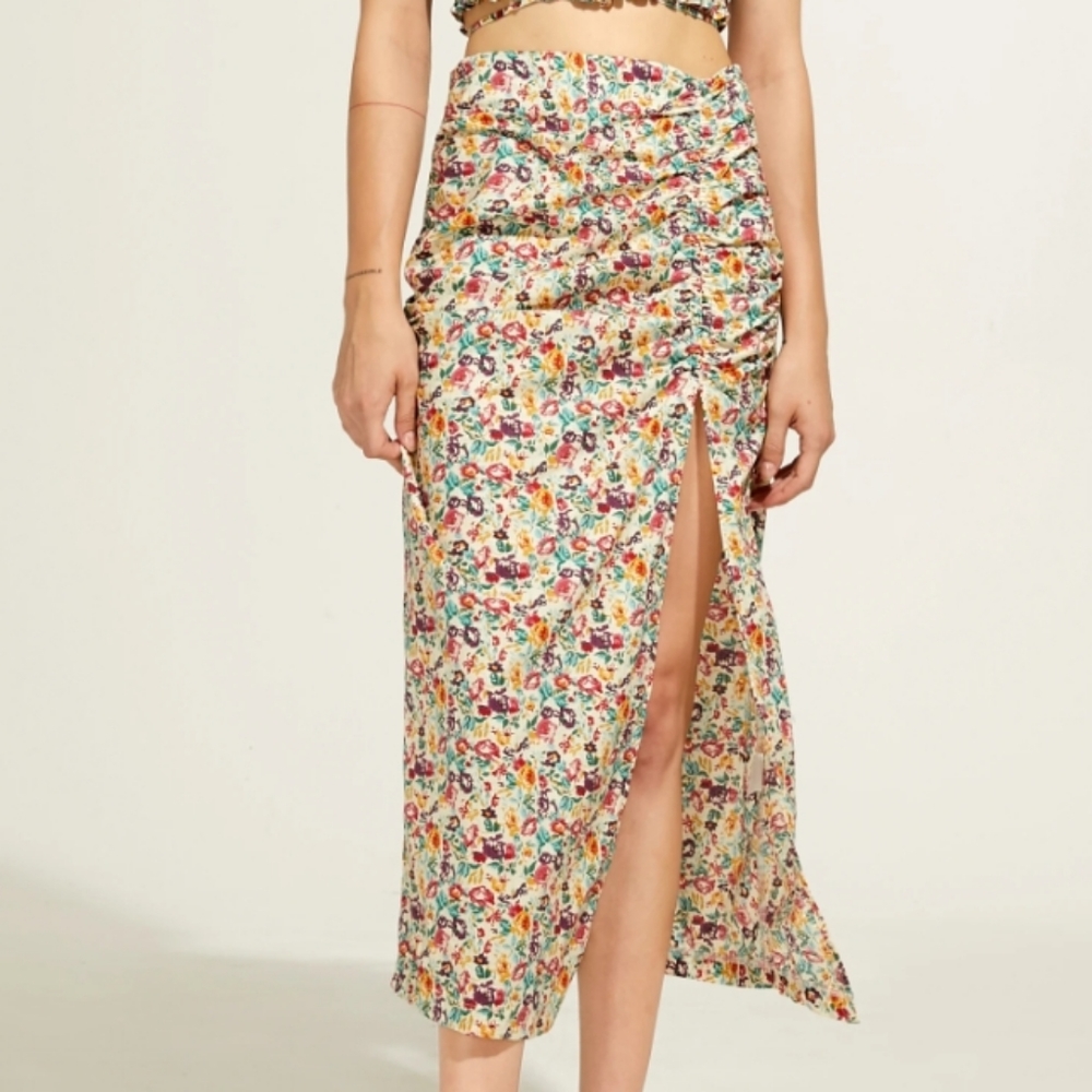 Like new floral Midi skirt with slit